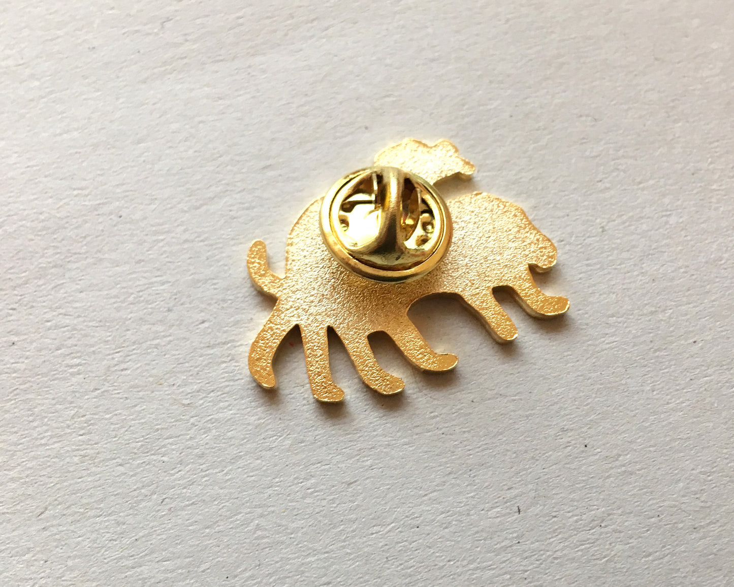 Gold enamel Pin Badge. DOGS IN LOVE.